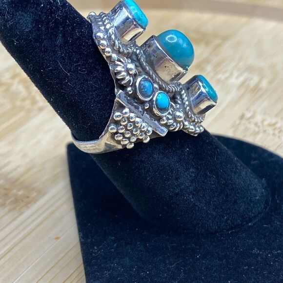 925 silver 7 stone turquoise ring w/3 oval stones approx 8x5mm and 4 round 3mm - Picture 4 of 7